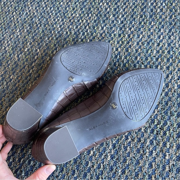 ALEX MARIE Houndstooth and Brown Leather Pumps with Gold Accents Preppy Academia - Picture 9 of 9